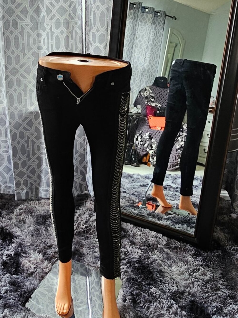 True Religion Jennie Curvy Skinny Crystal Jeans – Size 25
